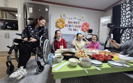 2026. 2. 27.(금) 자립생활주택 로그인홈 송OO씨의 생일파티